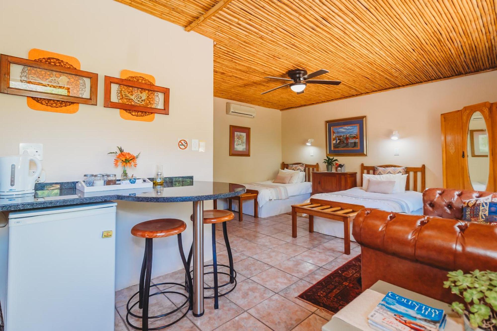 De Poort Country Lodge Оудсхорн Екстериор снимка